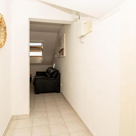 980 - Közvetlen Vízparti Panorámás Egy Légterű, Tágas, Tetőtéri Apartman Kiadó Max 5+1 Főnek Appartamento *