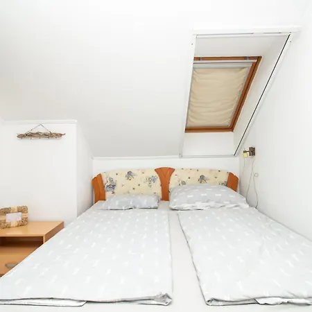 980 - Közvetlen Vízparti Panorámás Egy Légterű, Tágas, Tetőtéri Apartman Kiadó Max 5+1 Főnek Appartamento Balatonoszod