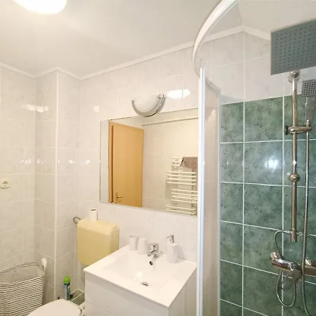 980 - Közvetlen Vízparti Panorámás Egy Légterű, Tágas, Tetőtéri Apartman Kiadó Max 5+1 Főnek *